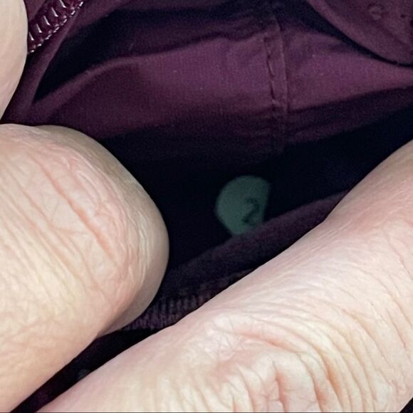 Lululemon Run For Cold Vest Plum Size 2 - Picture 15 of 15